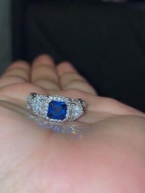 Vancaro- Blue Sapphire Halo Statement Ring - Unbranded. Size 7